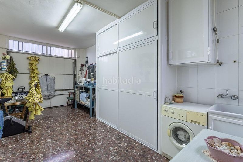 Foto e4aee893-cb62-4a23-918d-f4e92efaf818. Casa amb calefacció aparcament a Bola de Oro Granada