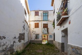 Terreno residencial  Calle de la tiña. Casa en construcción en el albaicín con proyecto.
