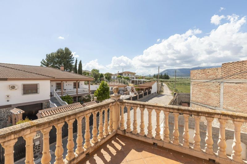 Foto f86d350b-a442-4616-bc0f-bc1356d85ecb. Casa amb aparcament a Íllora