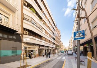 Piso  Calle calle tejeiro. Vivienda en zona centro  alhamar, con plaza de garaje y calefacc