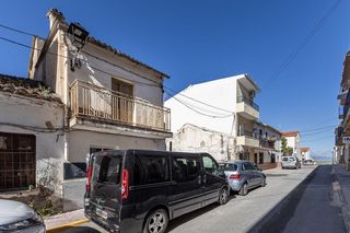 Maison  Calle maestranza. Casa a reformar en el corazón de guevejar