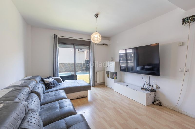 Foto 3d85a8ef-9b7e-43b4-9929-6c7467cb4d09. Casa adosada vive en la joya! amplia casa adosada con piscina privada en Pulianas