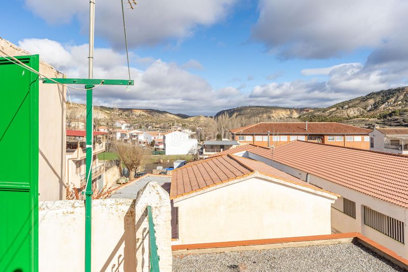 Foto aeb6b5c5-e46e-45da-b22a-22b5efc60364. Casa adossada a Peza (La)