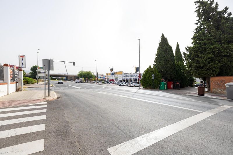 Foto de3e2c6a-1ab0-4b16-b5e9-dd6a2e8a6a8f. Xalet amb calefacció aparcament piscina a San Miguel Armilla