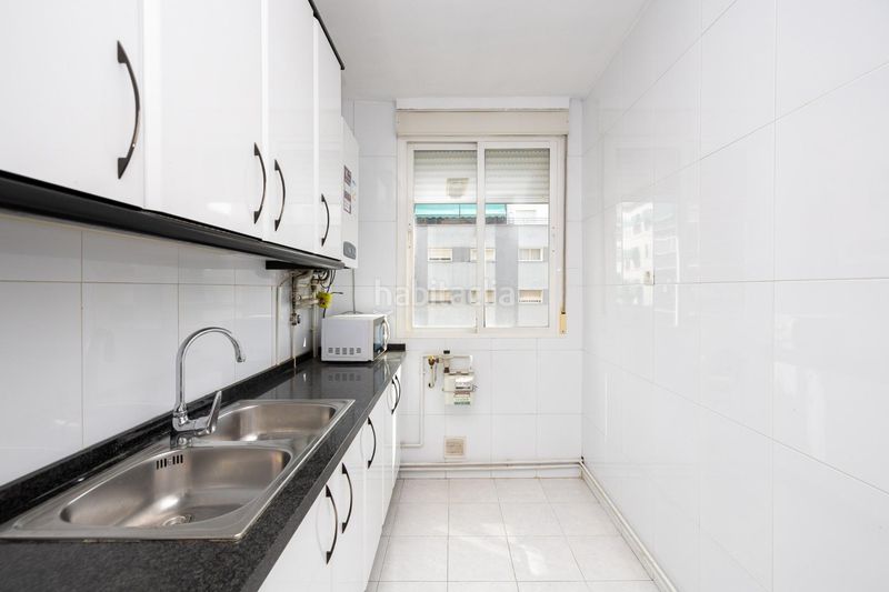 Foto badef3b7-8dfa-42a9-94d6-33d9727365f7. Pis amb calefacció a Barrio de Zaidín Granada