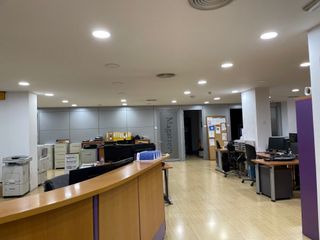 Ufficio  Carrer dels països catalans. Oficina con calefacción y aire acondicionado