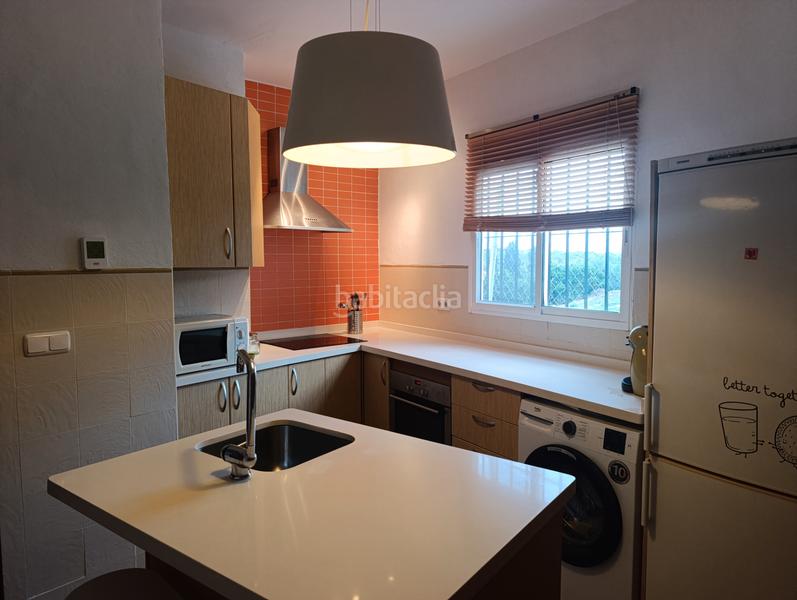 Foto 5c661046-206e-4f7c-80c5-41ae1df7f8ff. Rent house in barriada el pilarejo 90 in Cártama