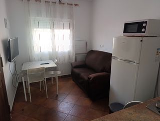Lloguer Estudi  Calle felipe gonzález vallejo. Estudio economico con luz y agua incluidos en el precio