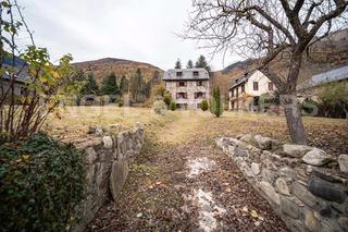 Casa  Passeig deth portilhon. Magnífica propiedad con tres par