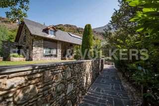 Chalet  Avinguda joaquim morello. Inigualable casa con jardín