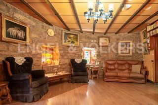 Chalet  Carrer soldevila. Torre medieval en talarn