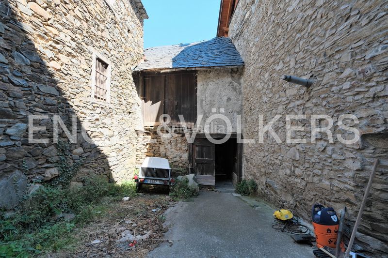 Foto 11a98504-8556-4965-a0a9-2ce33b33b93f. House in carrer salto 8 in Bòrdes (Es)