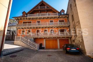 Edifici a Carrer major 27. Excepcional finca multifuncional en bossòst