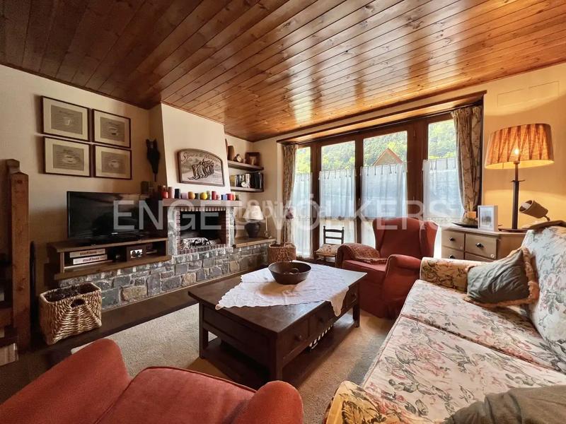Foto f75c3b52-5030-4284-b14a-a33176e57858. Reihenhaus mit kamin heizung in Aubert Vielha e Mijaran