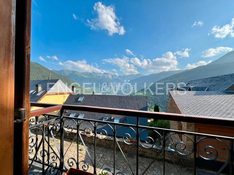 Foto 46022e02-e34d-4001-abb7-c4ff9441950e. Casa pareada encantadora casa pareada con vistas en Mont en Vielha e Mijaran