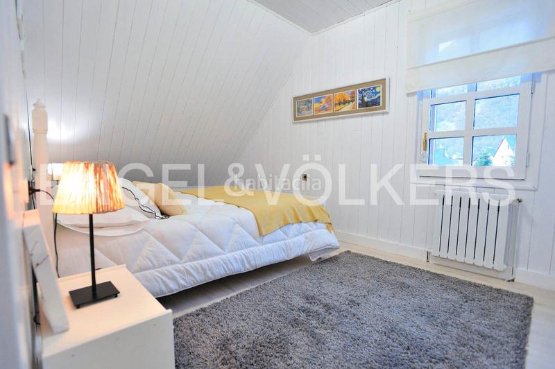 Foto 129ec980-5504-41f5-a95c-9426cf6907a4. House with fireplace heating parking in Salardú Naut Aran