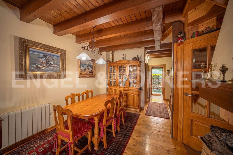 Foto 423f378c-e5ca-4ca0-b1d8-52ff44ccb556. Casa adossada amb xemeneia calefacció aparcament a Vielha e Mijaran