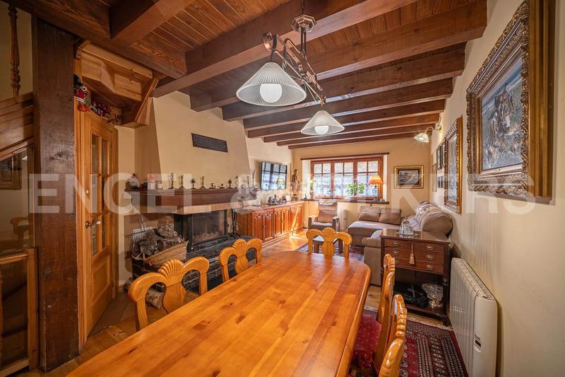 Foto 97476b17-0aff-4cf3-bbe4-d8d803d1dc07. Casa adossada amb xemeneia calefacció aparcament a Vielha e Mijaran