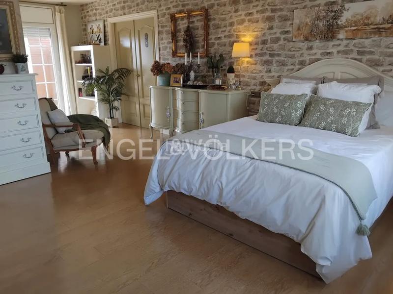 Foto 455e9073-326a-4efa-9b4c-12bf8edf4ebb. Haus mit kamin heizung parking pool in Alpicat