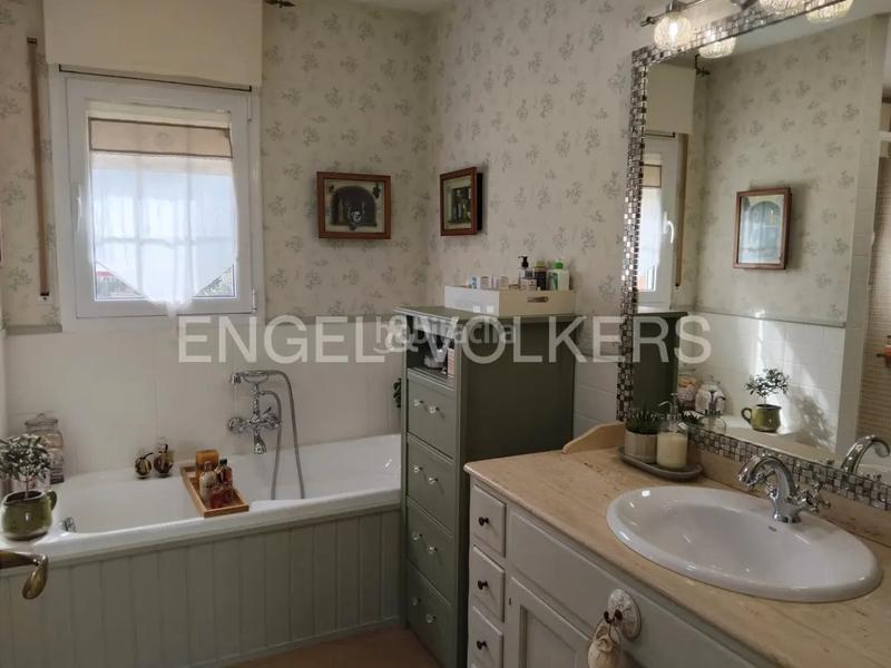 Foto eb28eb96-96eb-4680-bf6b-fe90cc98c538. Haus mit kamin heizung parking pool in Alpicat