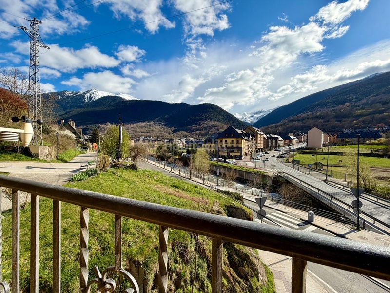 Foto 14bbc07f-9d6c-4631-9e3c-3e0e2a04db41. Dúplex amb xemeneia calefacció a Vielha Vielha e Mijaran