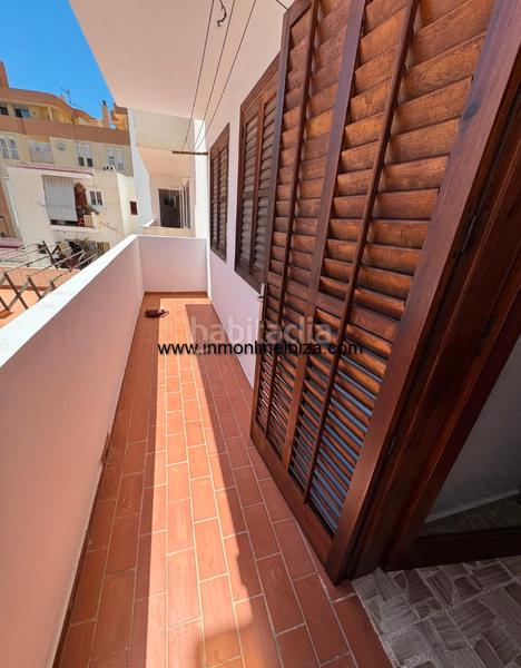 Foto bbc85aa7-5f45-4950-84ef-d2c33e6739b3. Alquiler piso estupendo apartamento en el centro de la ciudad en Ibiza