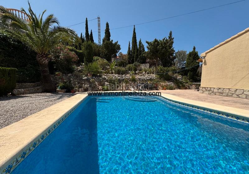 Foto fbd3002e-aa4e-496f-bf04-9f2b6c42e896. Chalet estupendo chalé con piscina privada en denia en Dénia