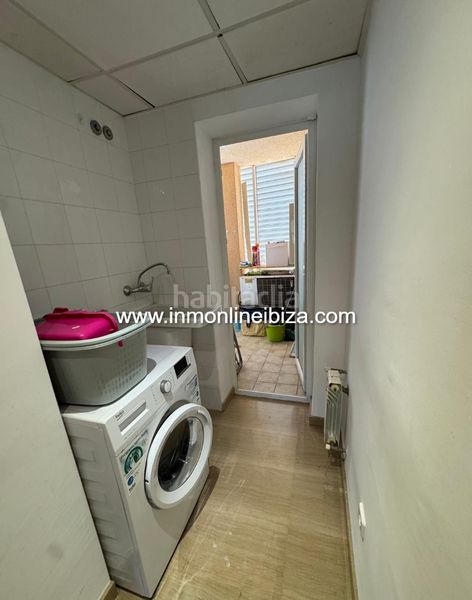 Foto 0bef9bb4-1fcf-4abb-ade3-e713431e0f5e. Location appartement avec parking piscine dans S´Eixample-Can Misses Ibiza