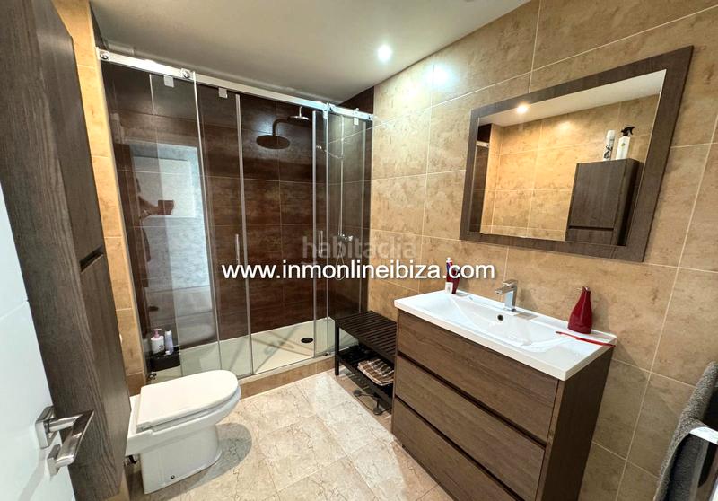 Foto fe5dbf23-1555-46e2-9122-5fc54c3d2b48. Affitto casa a schiera con parcheggio in S´Eixample-Can Misses Ibiza