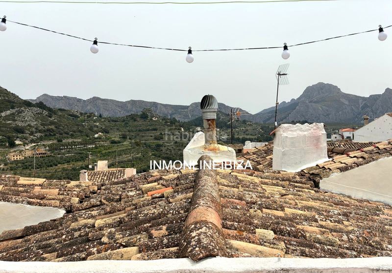 Foto 07e89300-72f7-48a4-9b4d-81b321998267. Masia amb xemeneia a Tárbena