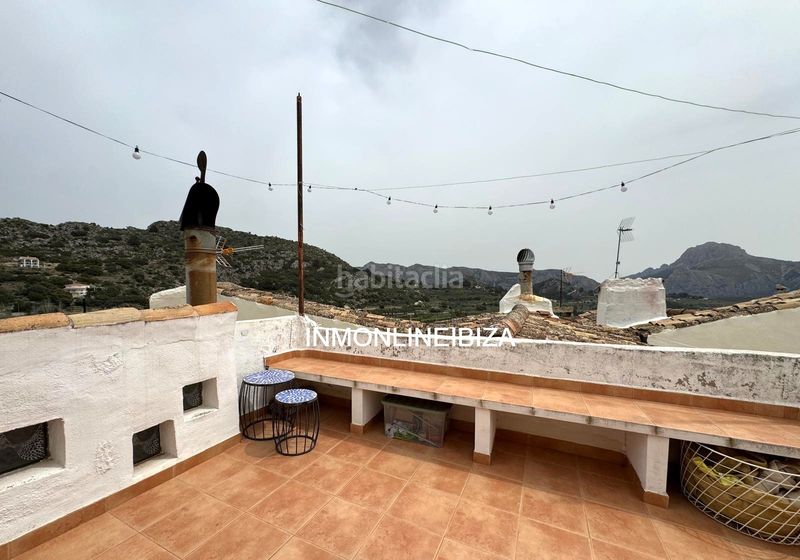 Foto d9c200a2-81fb-497c-8836-c0891d1f9ca7. Masia amb xemeneia a Tárbena