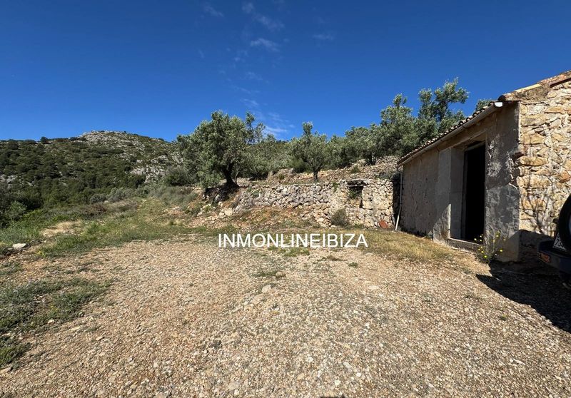 Foto ceabeda1-f09f-42e5-916b-bbb9be0f98c3. Finca rústica a Tárbena