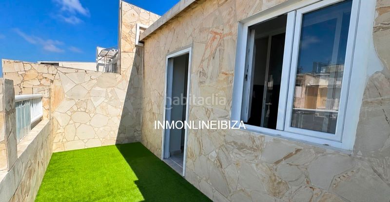 Foto 6cf9838c-dc8b-4433-851a-f2cea4831b75. Casa adossada a Ses Figueretes - Platja d'en Bossa - Cas Serres Ibiza