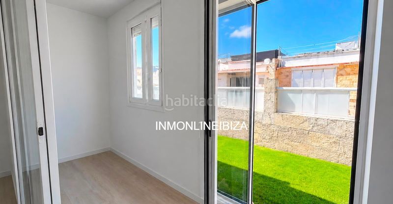 Foto 860cdd4c-271e-413e-bb7f-5c05f32035a0. Casa adossada a Ses Figueretes - Platja d'en Bossa - Cas Serres Ibiza
