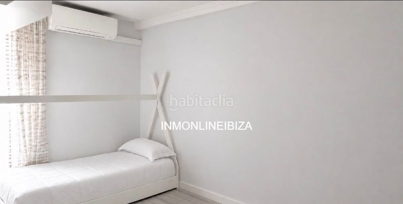 Foto 9b5448c0-81d9-4b70-be65-e5741b30944a. Casa adossada a Ses Figueretes - Platja d'en Bossa - Cas Serres Ibiza