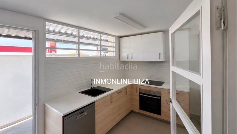 Foto e01dd649-f0bf-44db-b098-2b07f5a9243c. Casa adossada a Ses Figueretes - Platja d'en Bossa - Cas Serres Ibiza