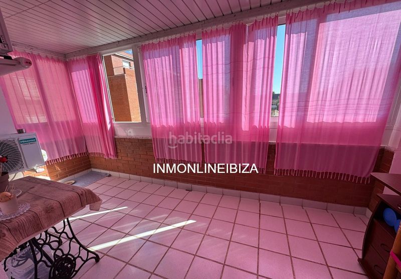 Foto a32bedc4-16df-4c1b-b59f-91d09d5ed533. Pis amb aparcament piscina a S´Eixample-Can Misses Ibiza