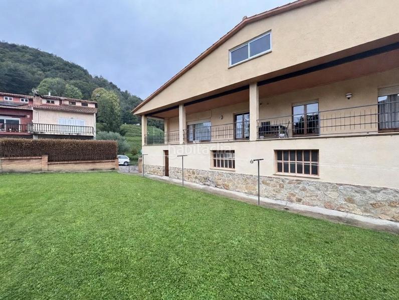 Foto 04df574d-102c-4187-a722-7c471a96b8f1. Casa adossada amb aparcament a Ripoll