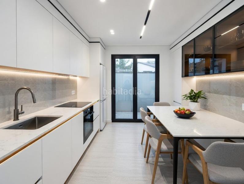 Foto 9c44699a-06db-4a95-ac27-8066b6075579. Casa adossada amb aparcament a Ripoll