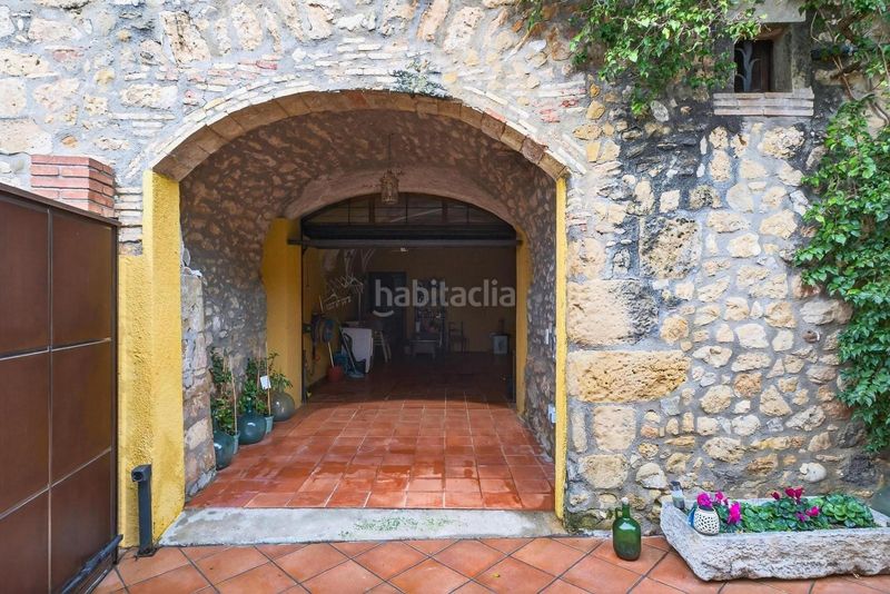 Foto f54e12df-daf9-4327-a441-9deb5896fb0a. Masia amb aparcament piscina a Bàscara