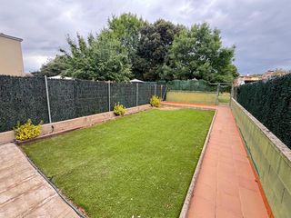 Semi detached house in Taialà - Germans Sabat