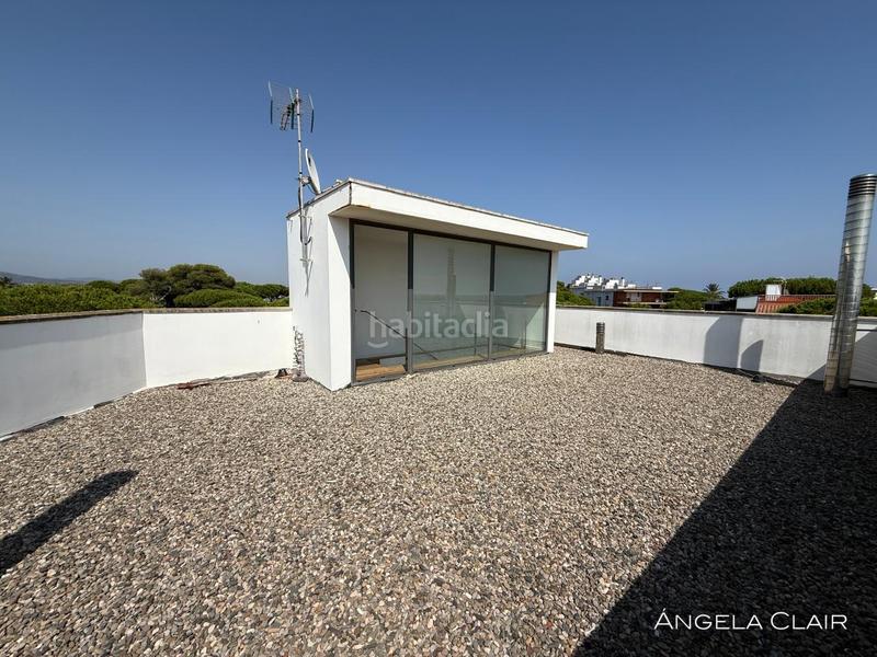 Foto 4ad410ee-e60d-48e5-bcac-733a9a1f7708. Maison avec chauffage parking piscine dans Lluminetes Castelldefels