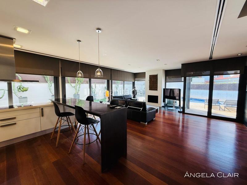 Foto 9bdbbdda-f367-4db0-8f86-9e65a4a47536. Maison avec chauffage parking piscine dans Lluminetes Castelldefels