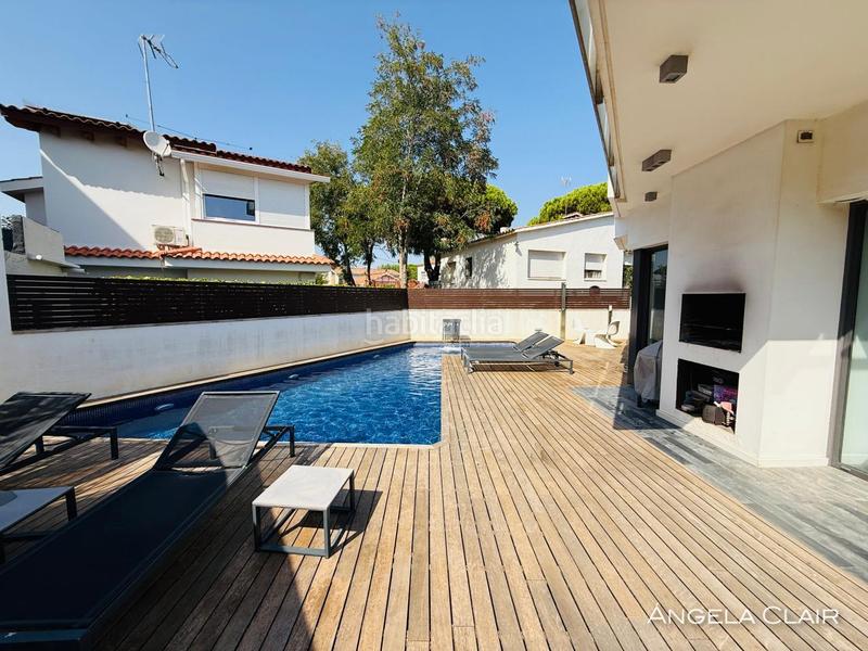 Foto bb99c884-b013-474e-89e8-7279178f4a46. Maison avec chauffage parking piscine dans Lluminetes Castelldefels