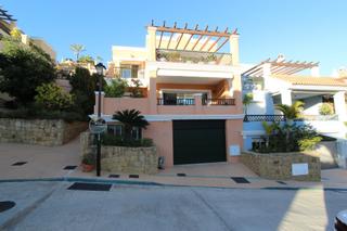 Casa adossada en Nueva Andaluca centro. Casa adosada reformada en venta en nueva andalucia