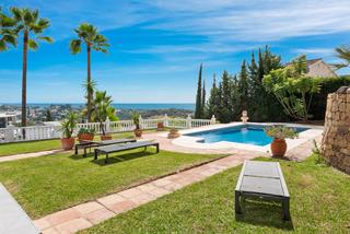 Casa en El Paraíso. Villa reformada en venta en el paraíso alto