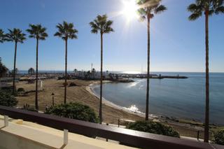 Appartement à Playa Bajadilla - Puertos. Apartamento en primera línea de playa en venta en marbella