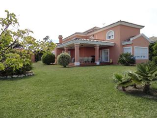 Casa en Guadalobón. Villa en don pedro estepona en venta
