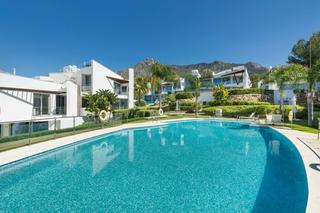 Casa adossada a Sierra Blanca. Magnífica casa adosada en venta en sierra blanca