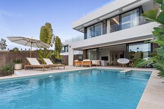 Maison à La Concha - Resina Golf. Villa contemporánea en venta en la resina golf